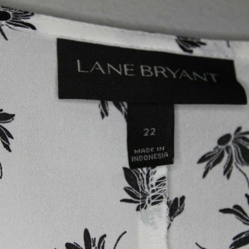 ✨2/$20 Lane Bryant Floral Flutter Short Sleeve Blouse Sheer Top Plus Size 22 - Picture 5 of 9